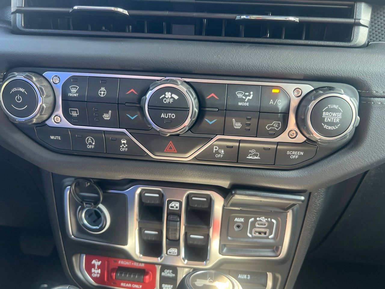 New 2026 Jeep Wrangler Unlimited Rubicon AWD/4WD image 29