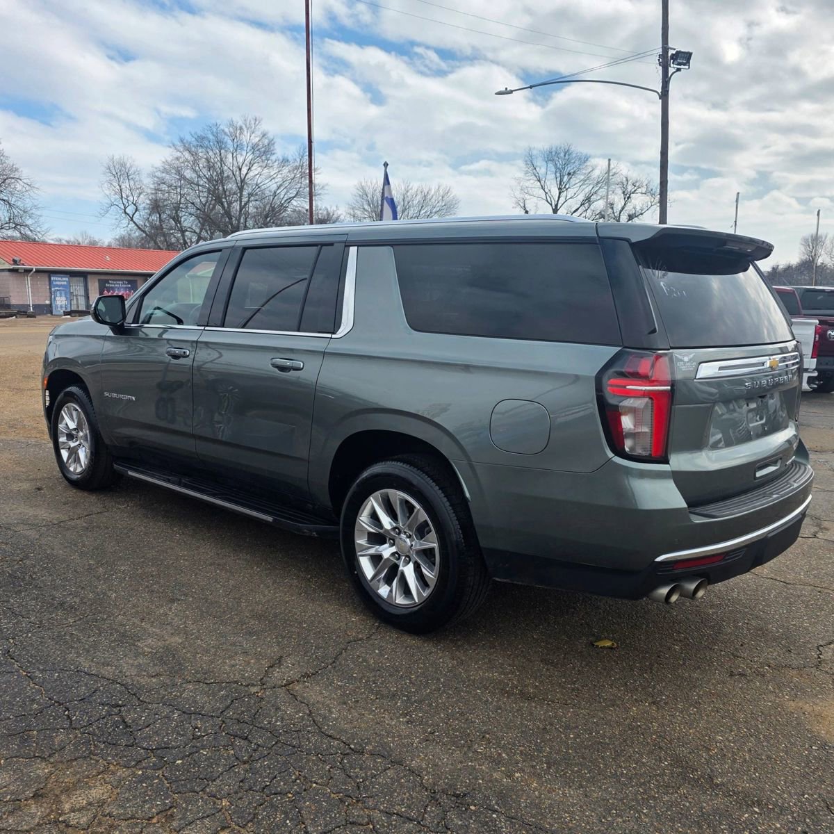 Used 2023 Chevrolet Suburban Premier RWD image 5