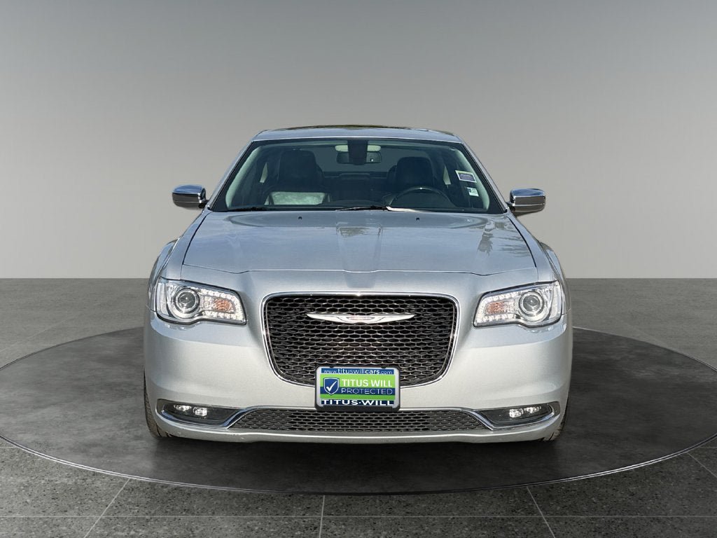 Used 2020 Chrysler 300 Limited RWD image 2