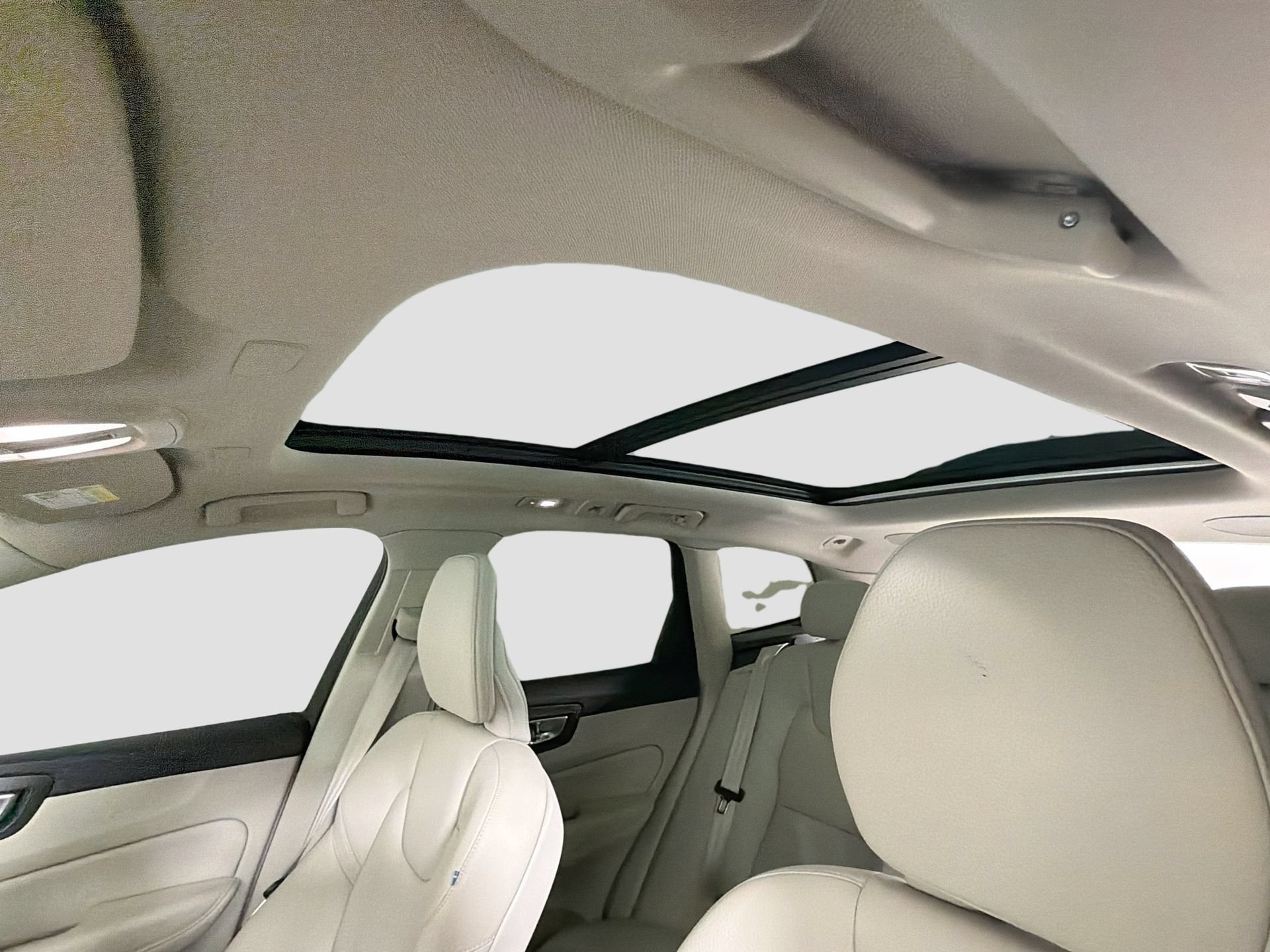 Certified 2023 Volvo XC60 B5 Plus w/ Protection Package Premier FWD image 23