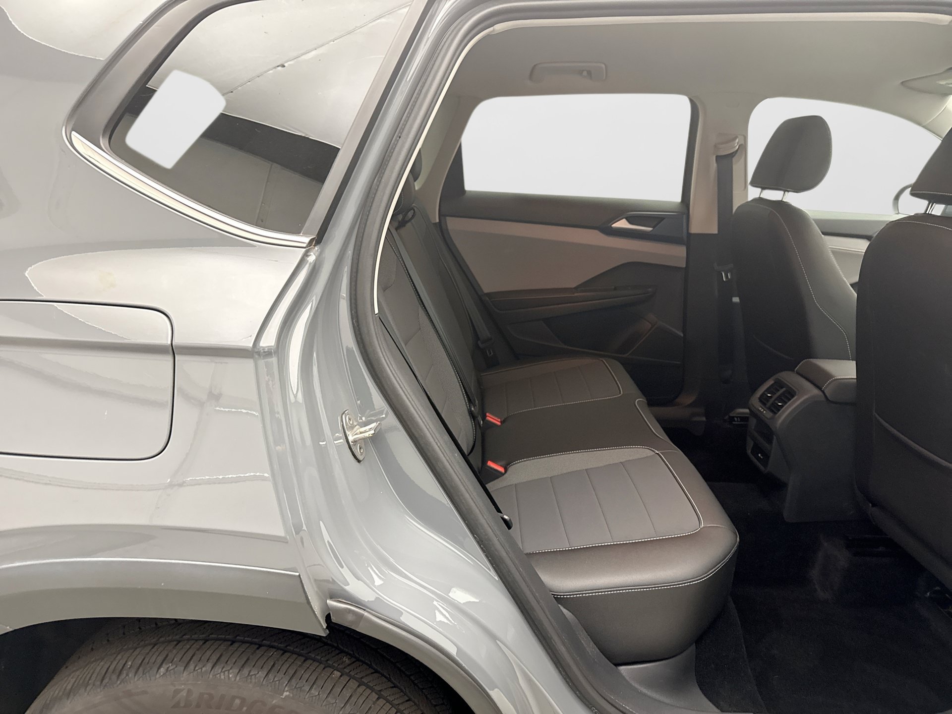Used 2024 Volkswagen Taos SE FWD image 18