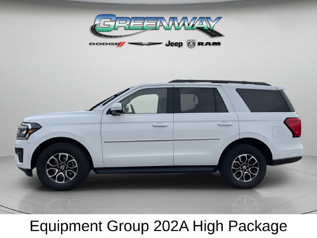 Used 2024 Ford Expedition XLT AWD/4WD image 3