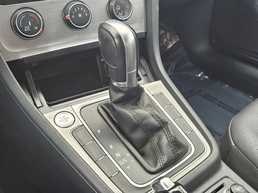 Used 2015 Volkswagen Golf TDI S FWD image 10