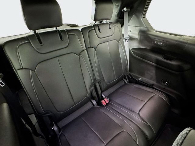 New 2026 Jeep Grand Cherokee L Limited w/ Limited Altitude Package AWD/4WD image 31
