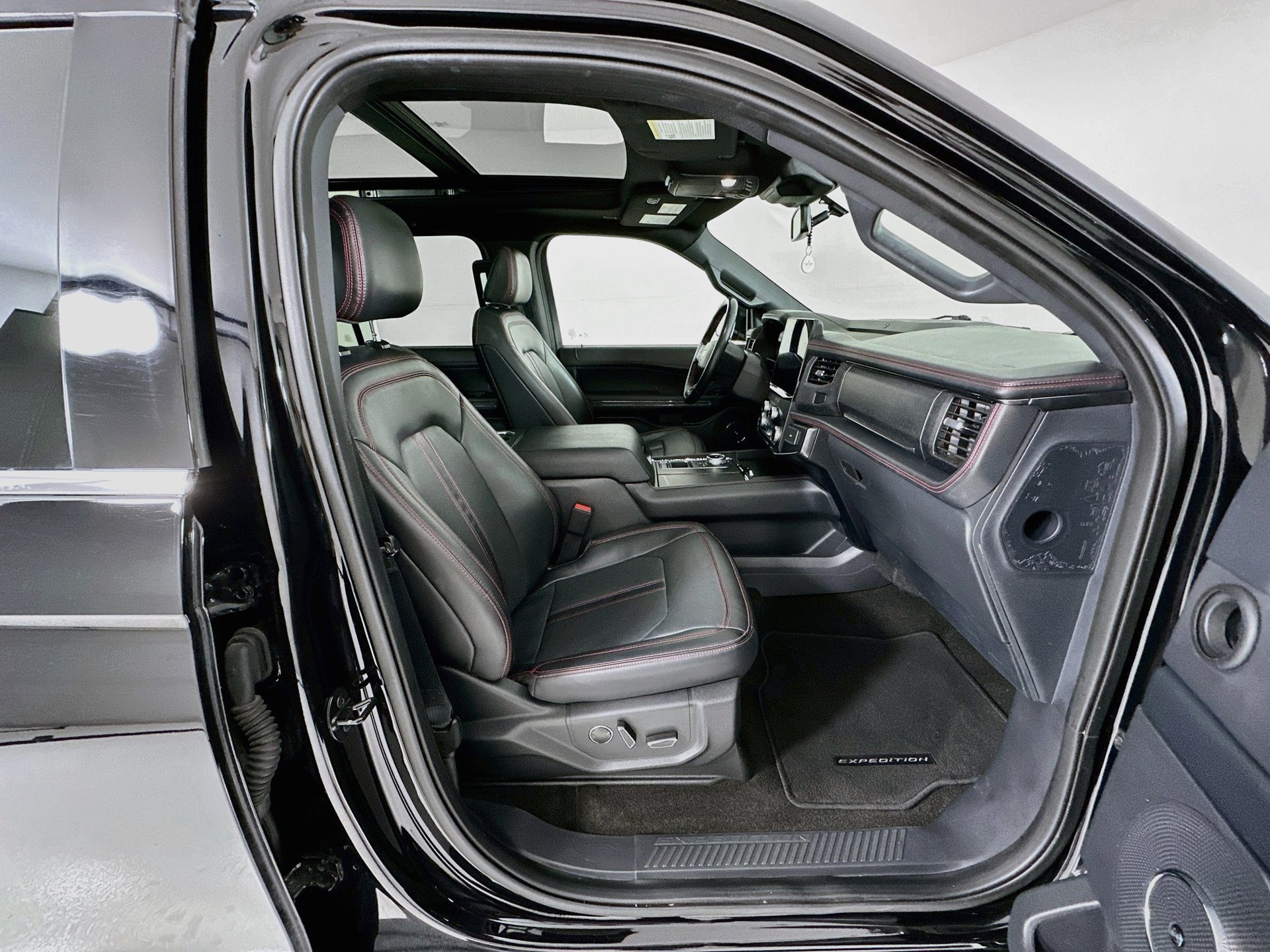 Used 2022 Ford Expedition Limited RWD image 33