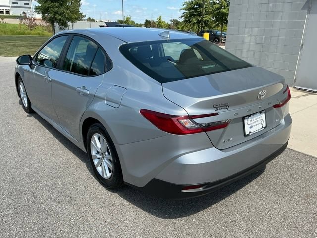 Used 2025 Toyota Camry LE FWD image 2