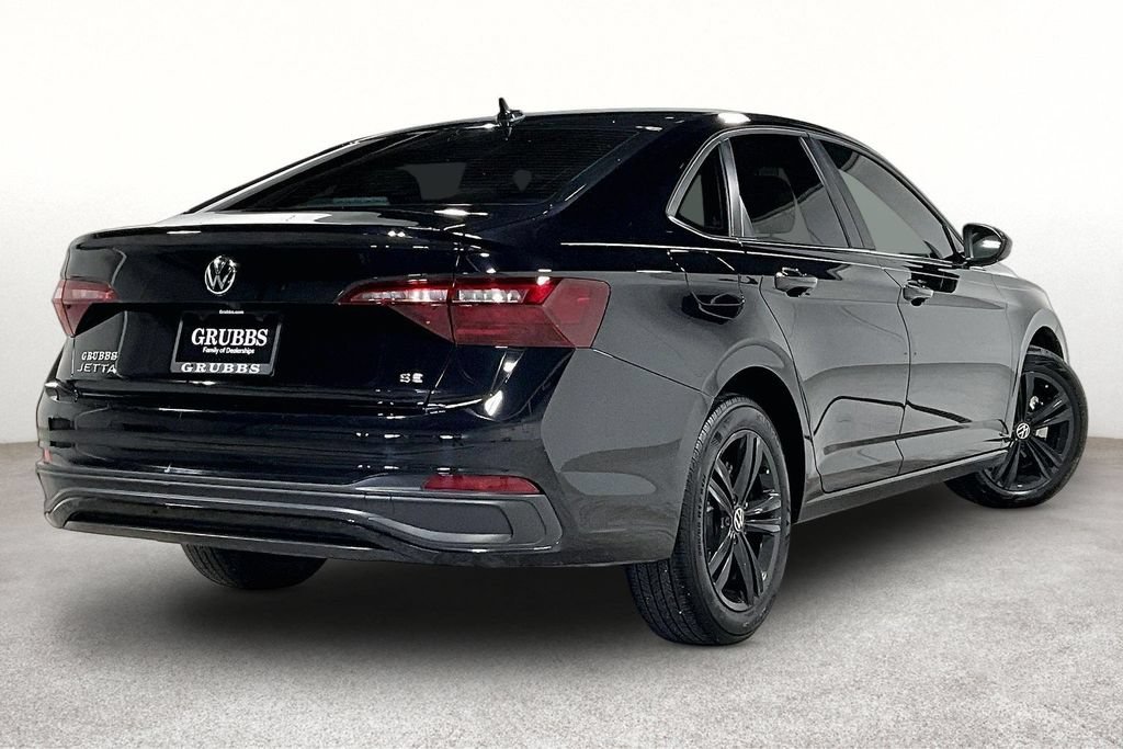 Used 2023 Volkswagen Jetta SE FWD image 2