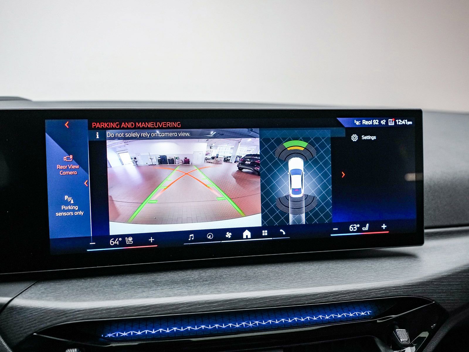 Certified 2025 BMW i4 eDrive40 w/ Premium Package RWD image 25