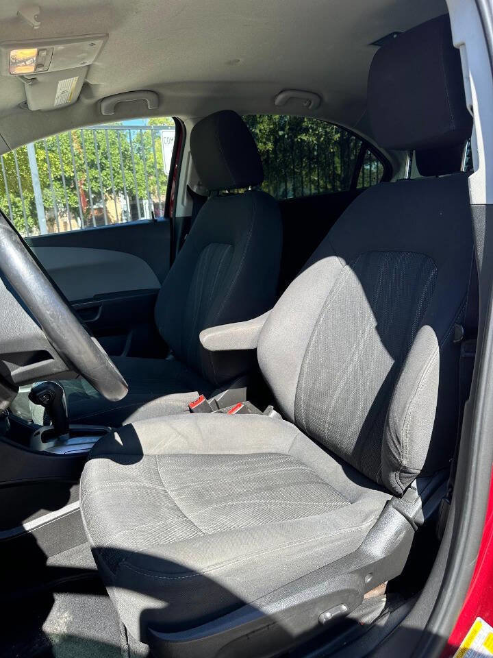 Used 2019 Chevrolet Sonic LT w/ Convenience Package image 36