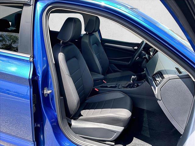 Used 2024 Volkswagen Jetta SE w/ Panoramic Sunroof Package FWD image 9