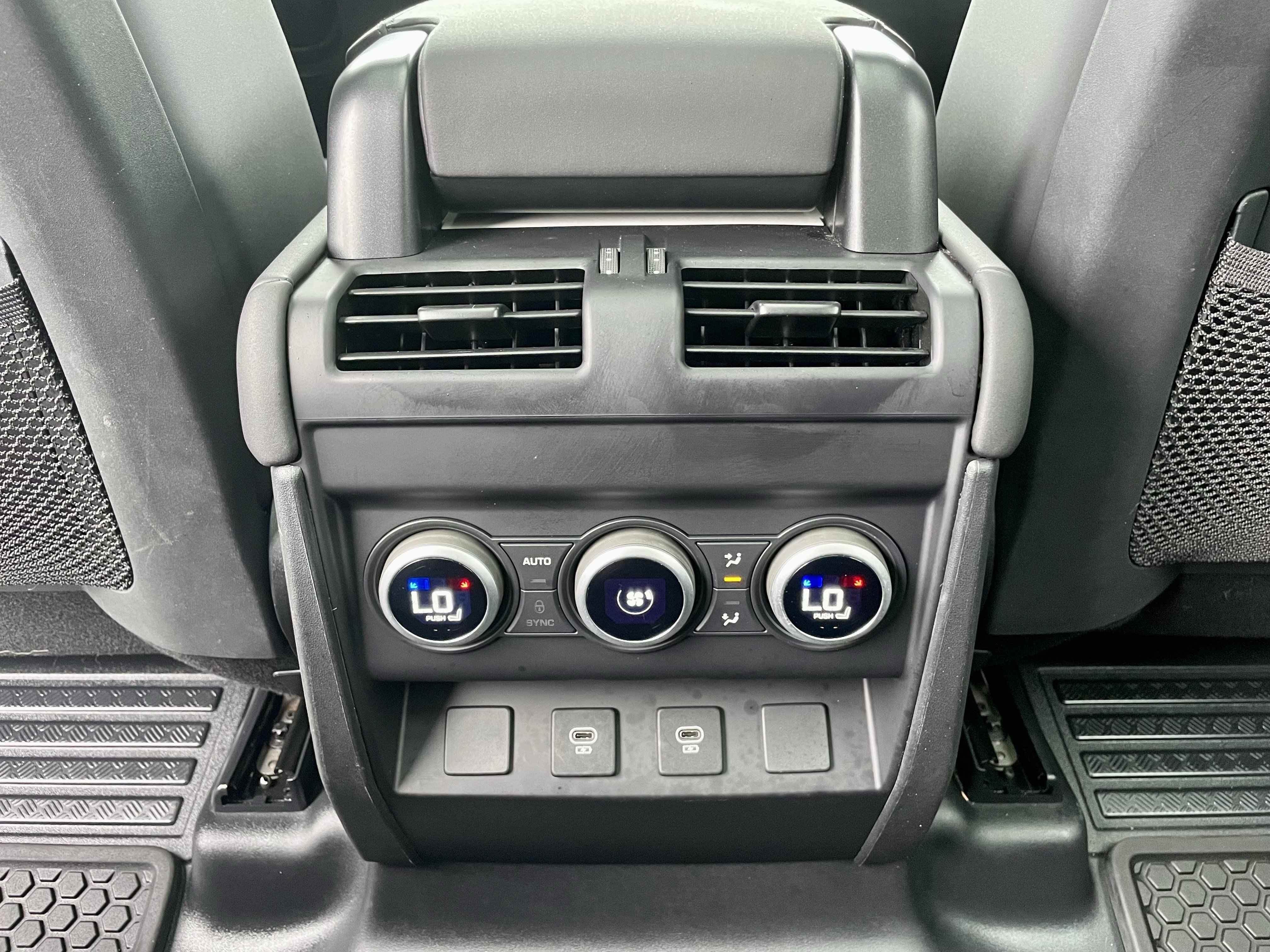 Certified 2025 Land Rover Defender 110 X-Dynamic SE AWD/4WD image 26