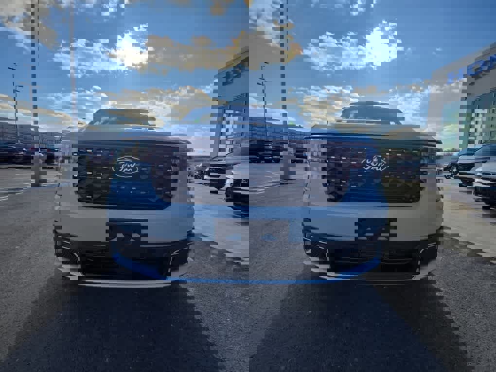 Used 2025 Ford Maverick Lariat w/ 4K Tow Package image 4