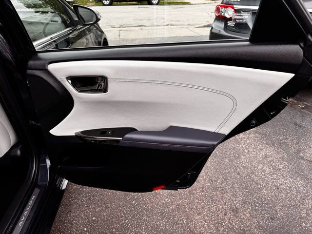 Used 2015 Toyota Avalon Limited w/ Technology Package FWD image 30