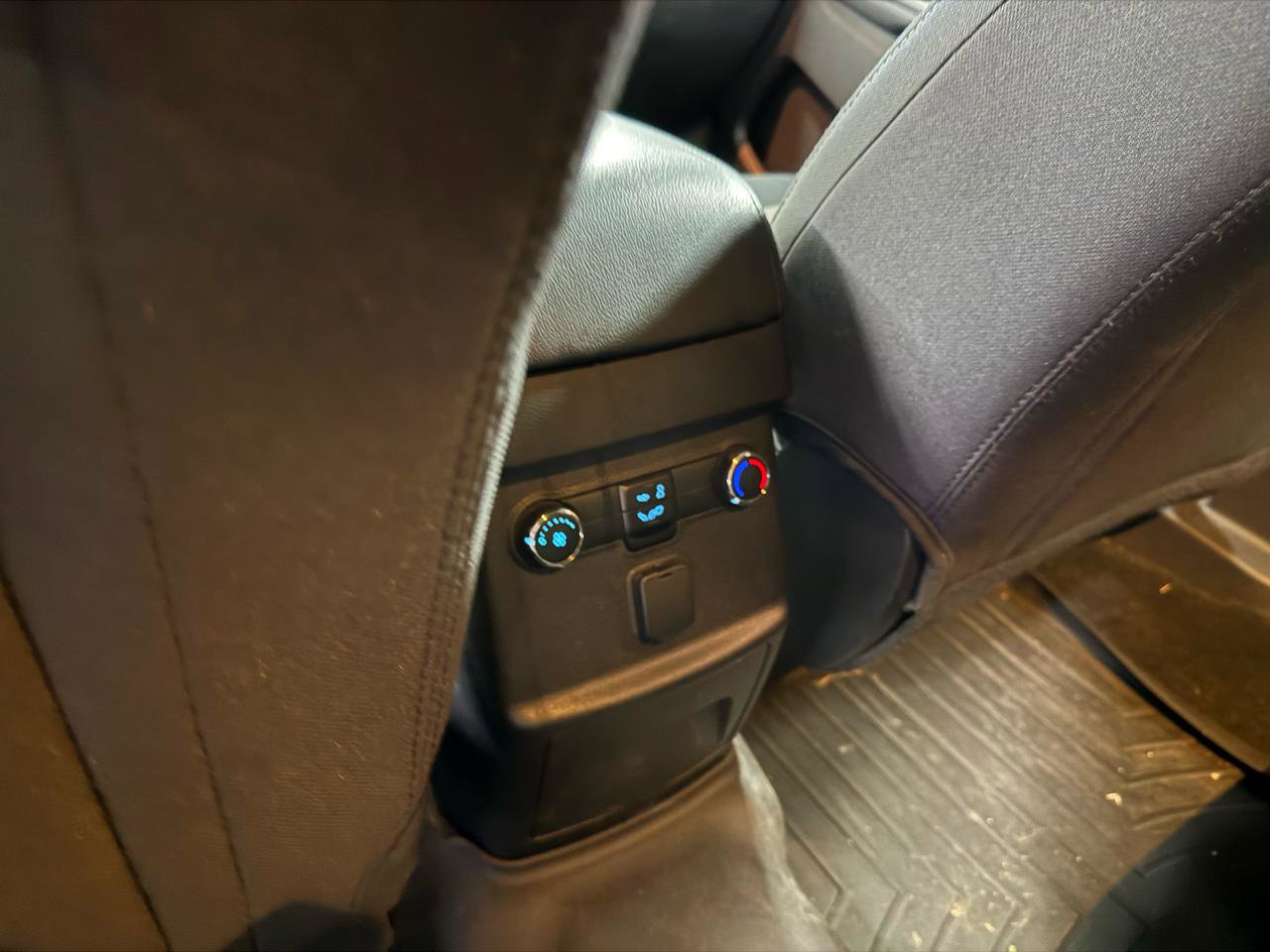 Used 2018 Ford Explorer XLT image 19