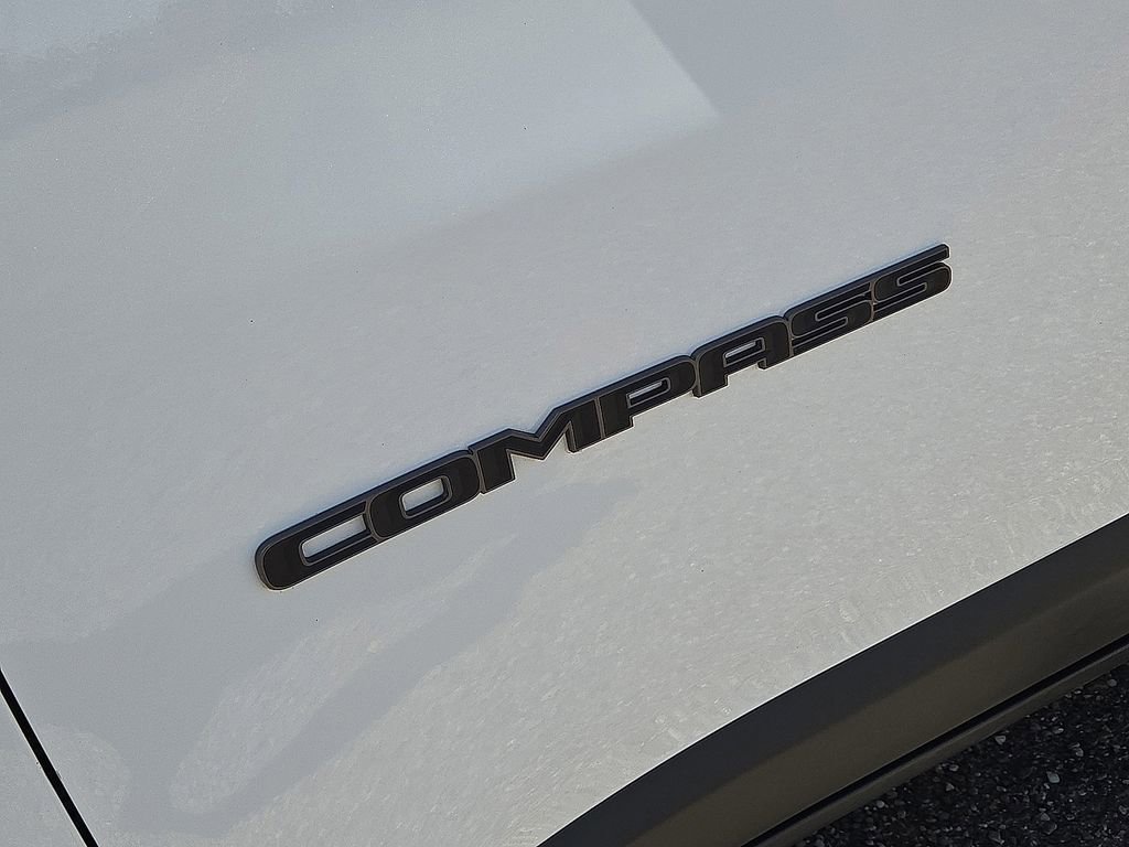 Used 2025 Jeep Compass Trailhawk AWD/4WD image 12