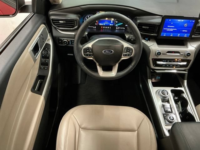Used 2023 Ford Explorer XLT w/ Equipment Group 202A AWD/4WD image 12