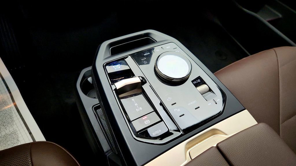 Used 2024 BMW iX xDrive50 w/ Premium Package image 16
