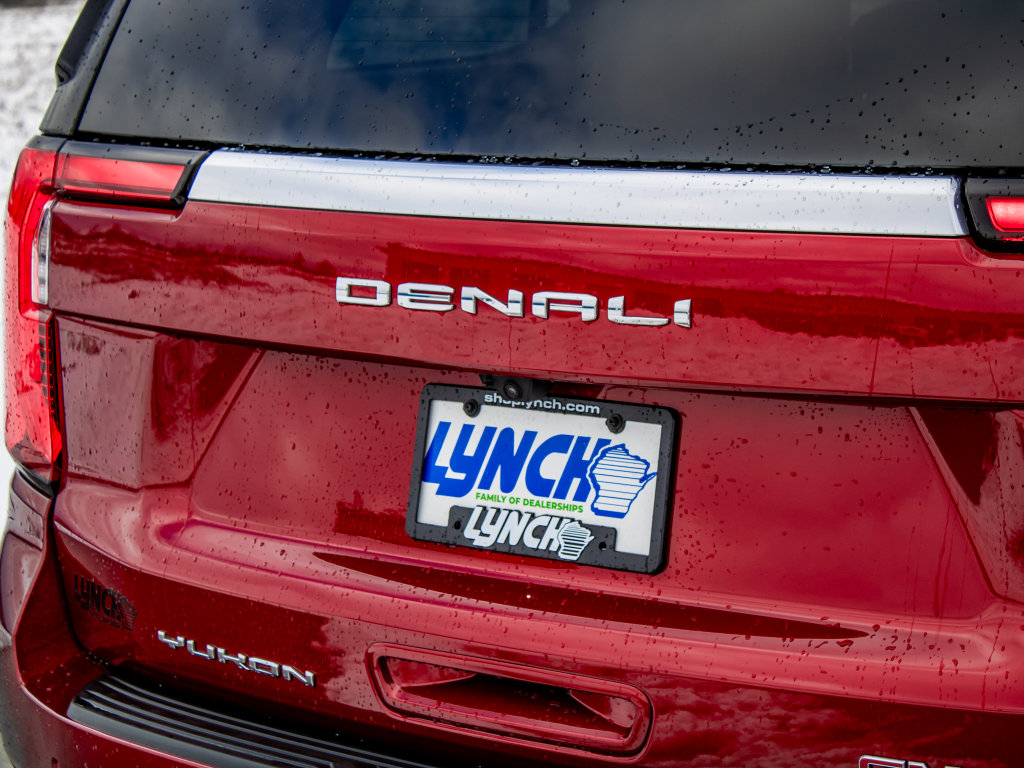 Used 2025 GMC Yukon XL Denali w/ Sun & Power Step Package image 10