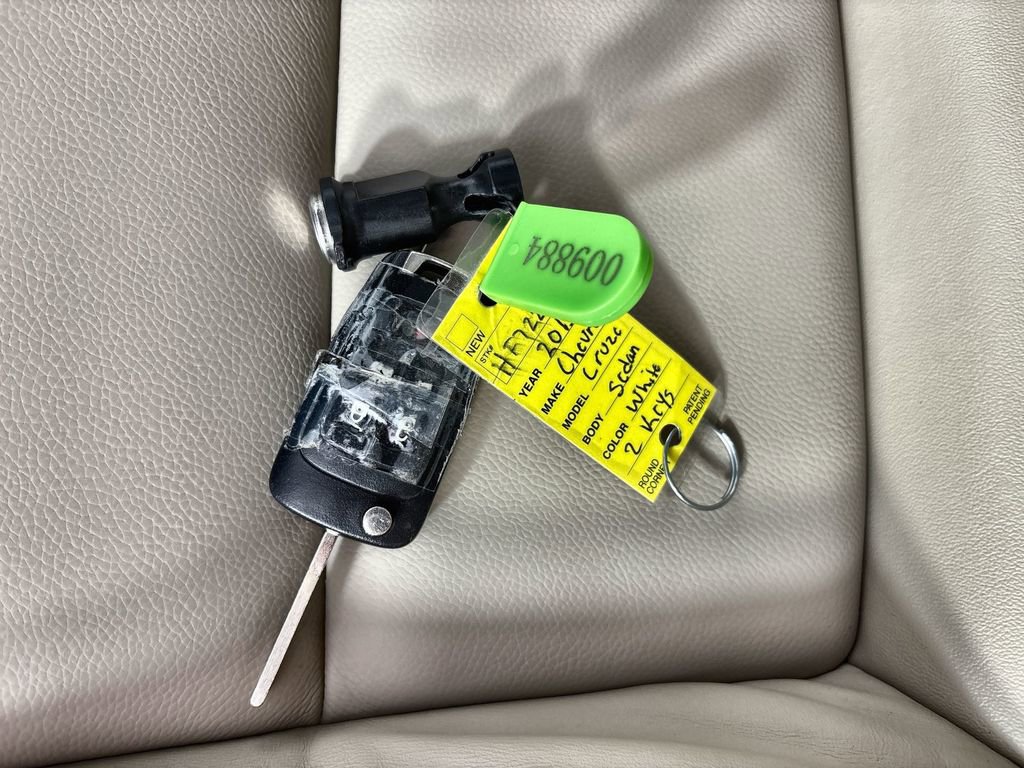 Used 2015 Chevrolet Cruze Diesel w/ Sun And Sound Package FWD image 27