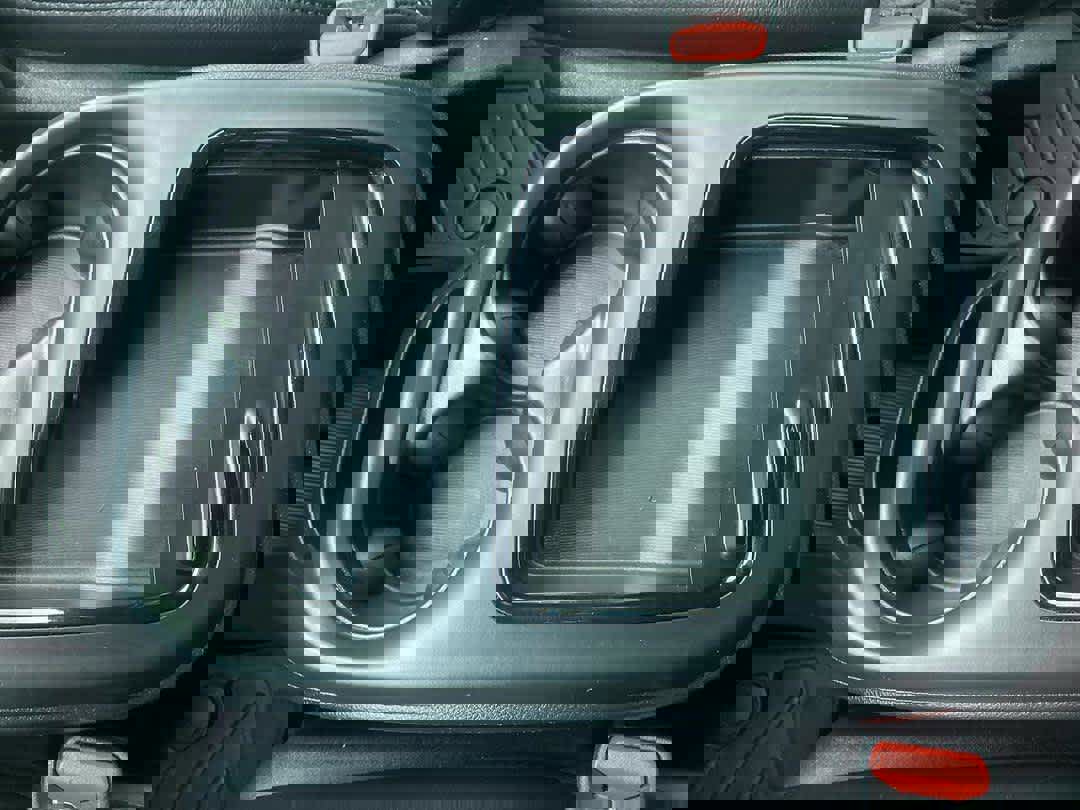 Used 2022 Chrysler Pacifica Touring-L w/ Uconnect Theater Family Group image 21