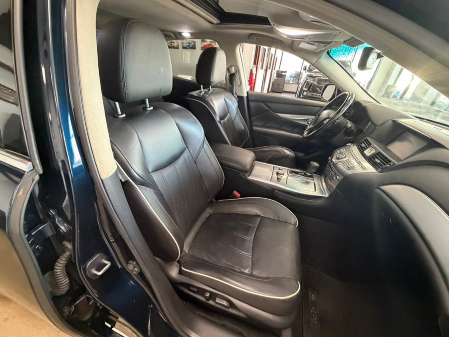 Used 2019 INFINITI Q70 Luxe RWD image 34