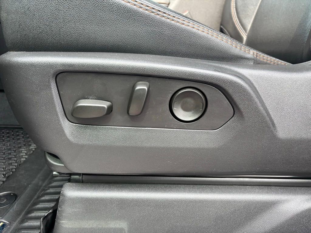 Used 2023 GMC Sierra 1500 AT4 w/ Technology Package image 17