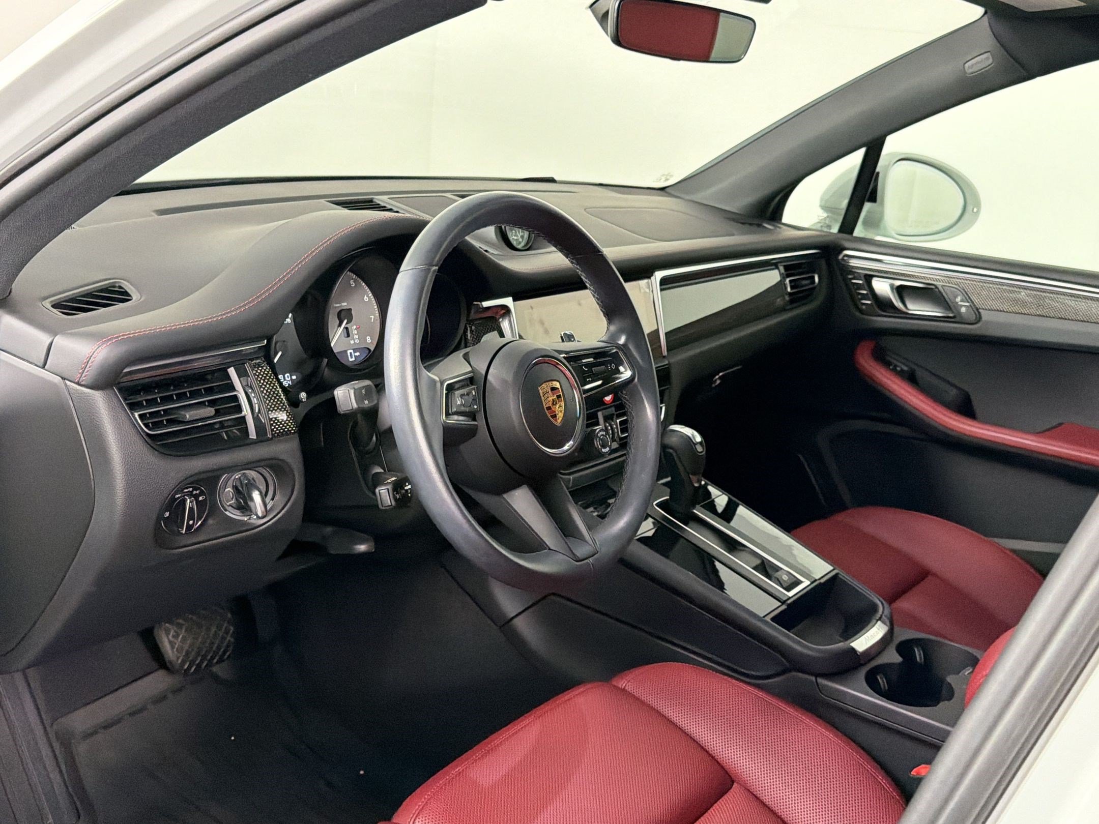 Certified 2024 Porsche Macan S AWD/4WD image 4