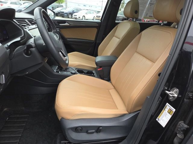 Used 2024 Volkswagen Tiguan SE w/ Panoramic Sunroof Package AWD/4WD image 10