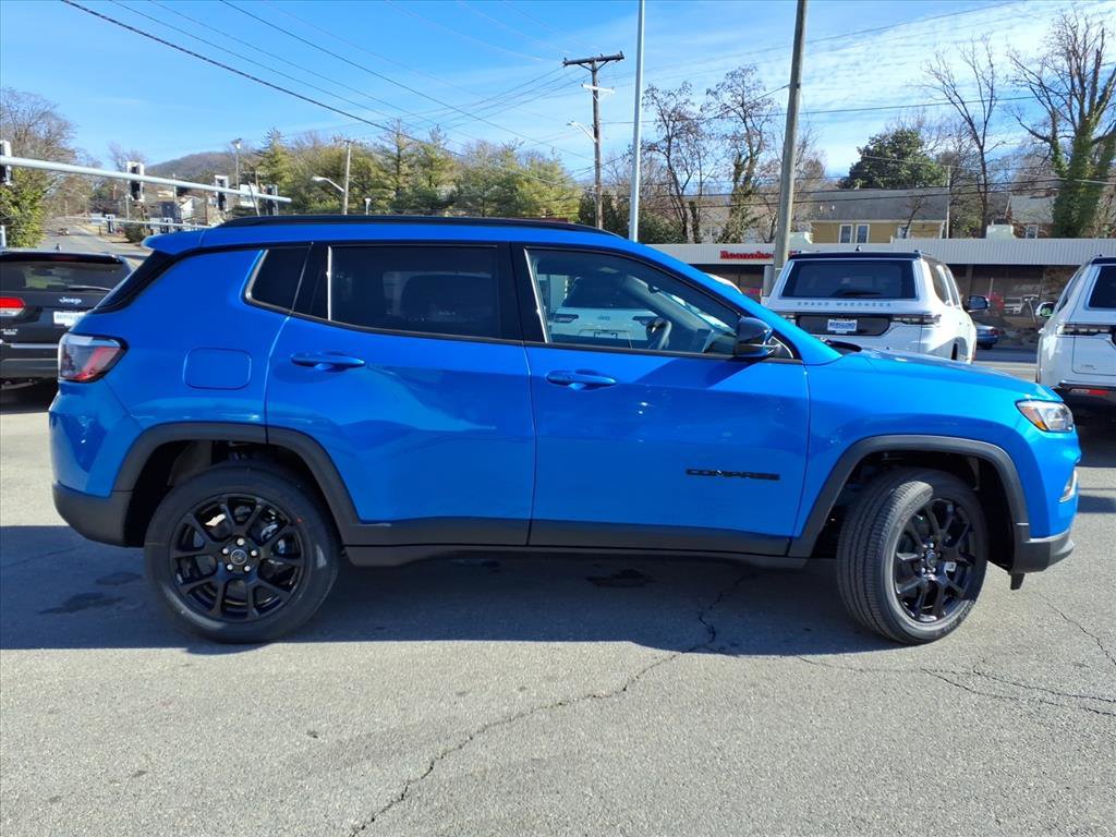 New 2026 Jeep Compass Latitude image 3