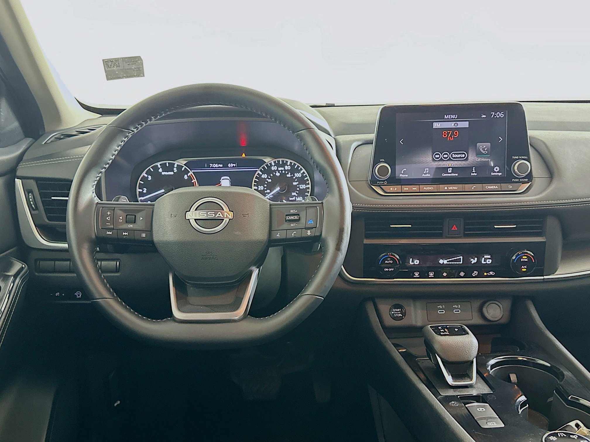 Used 2025 Nissan Rogue SV image 18