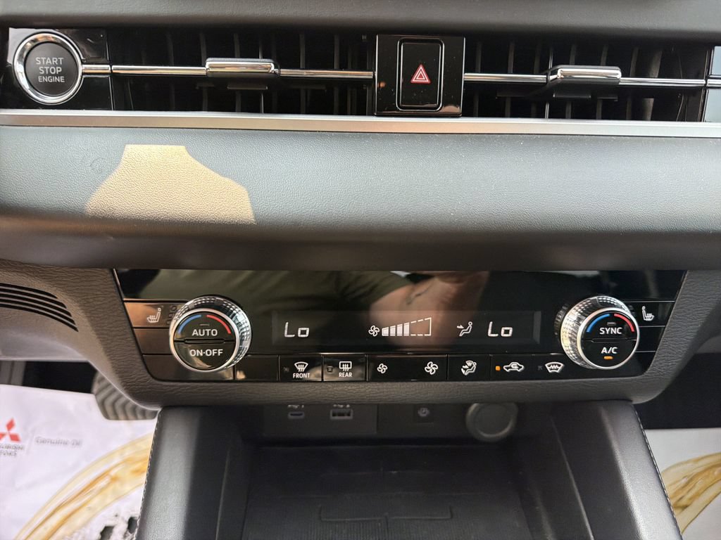 Used 2024 Mitsubishi Outlander SE AWD/4WD image 22