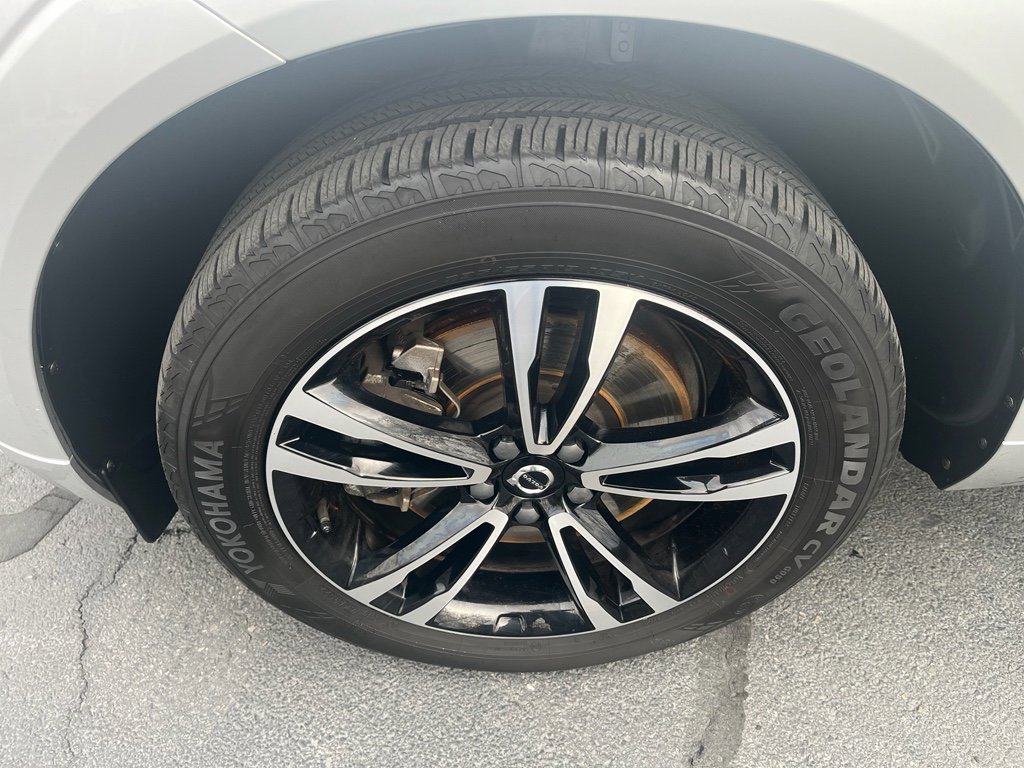 Used 2020 Volvo XC60 T6 Momentum image 12