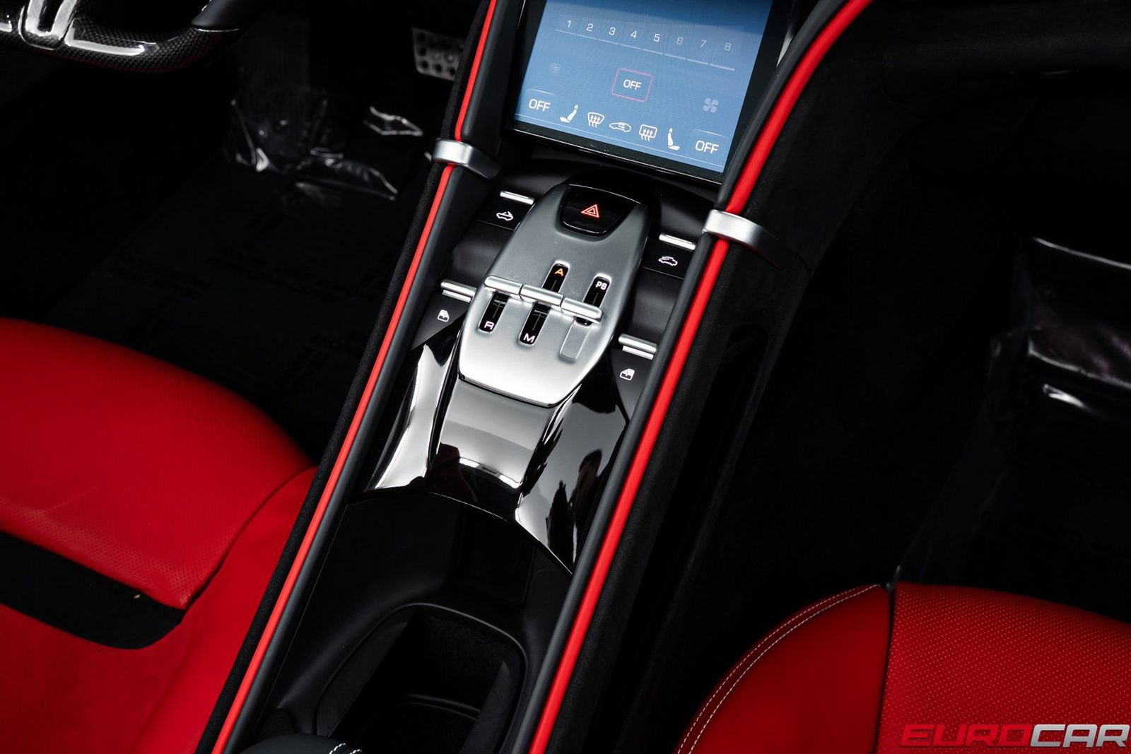 Used 2025 Ferrari Roma Spider RWD image 32