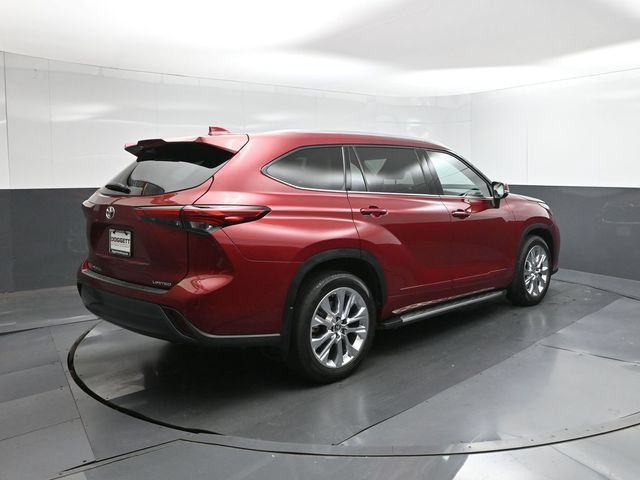 Used 2023 Toyota Highlander Limited FWD image 8