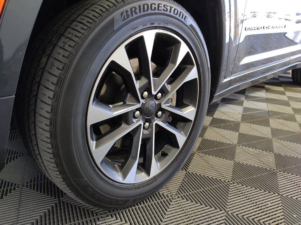 Used 2022 Jeep Grand Cherokee Overland AWD/4WD image 31