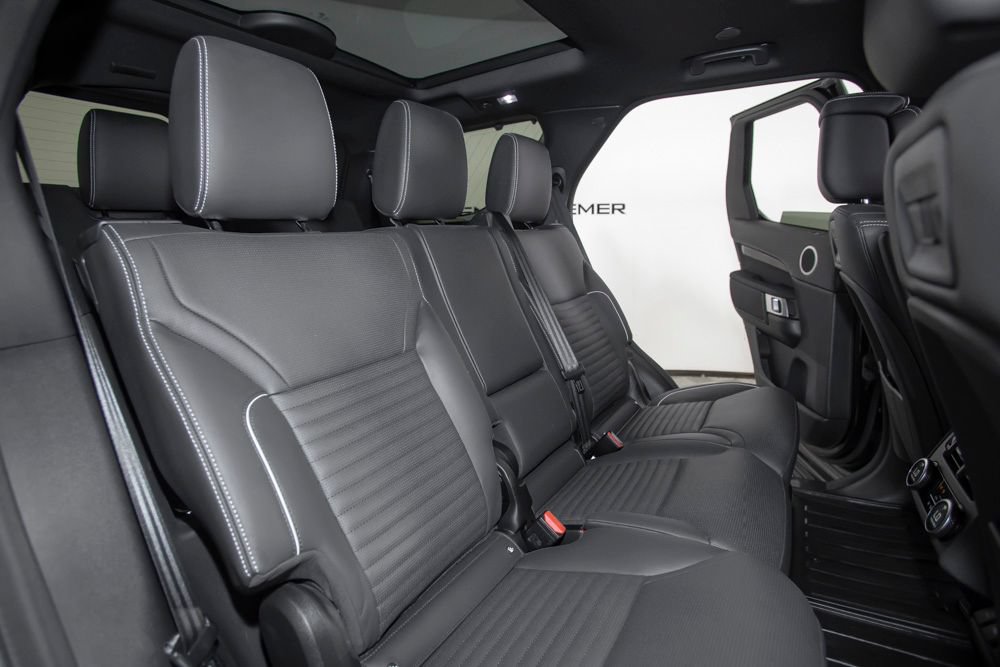 Used 2023 Land Rover Discovery HSE R-Dynamic AWD/4WD image 19