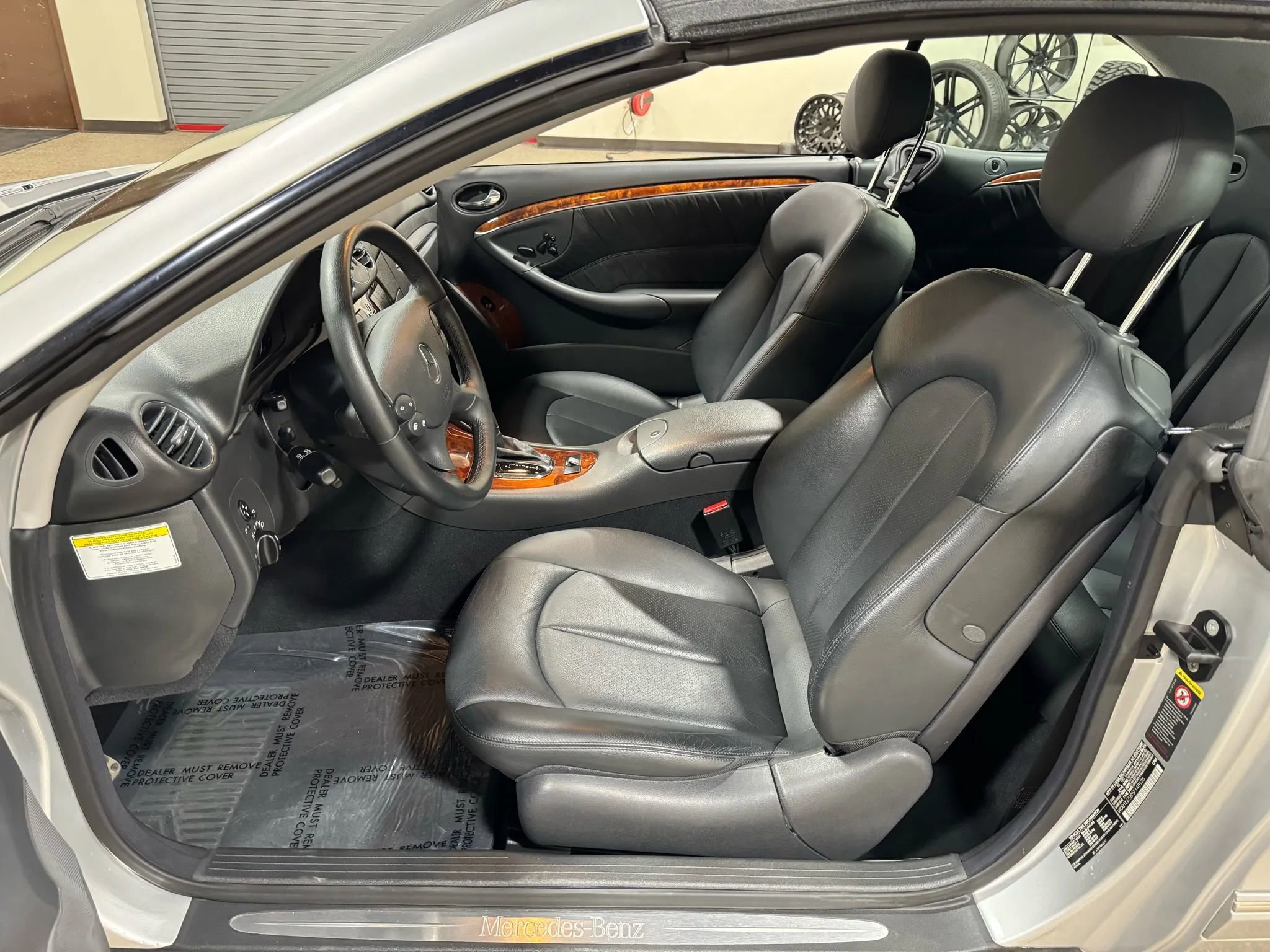 Used 2005 Mercedes-Benz CLK 320 Cabriolet image 44