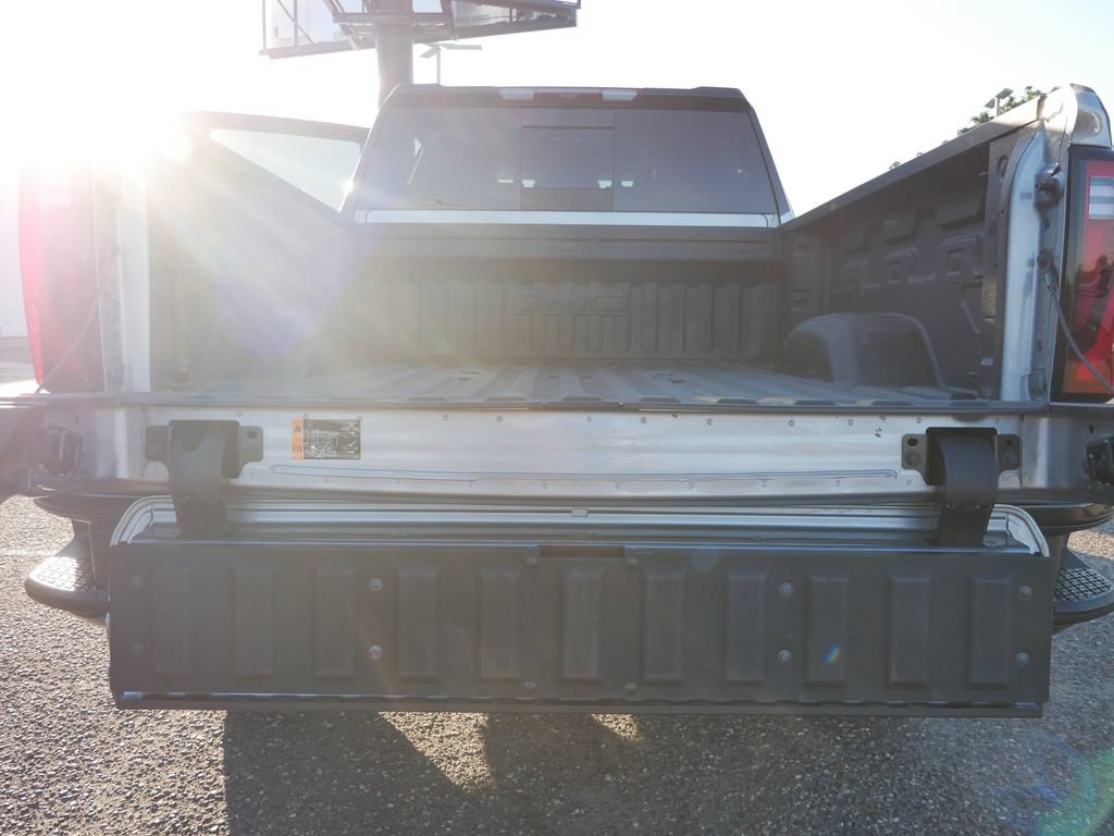 Used 2025 GMC Sierra 3500 SLT w/ SLT Premium Package AWD/4WD image 11