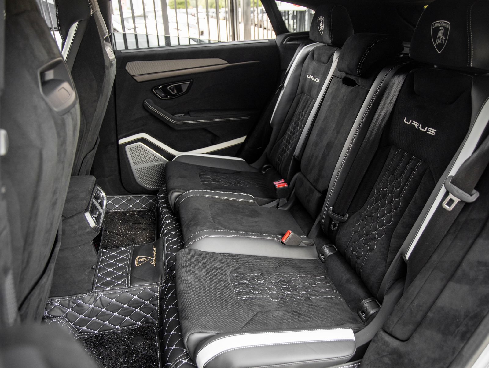 Used 2024 Lamborghini Urus Performante AWD/4WD image 48