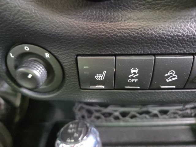 Used 2015 Jeep Wrangler Unlimited Sahara w/ Connectivity Group AWD/4WD image 7