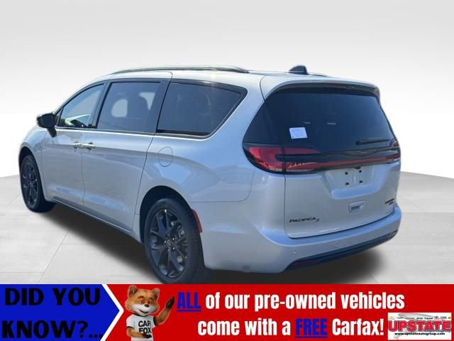 New 2026 Chrysler Pacifica Limited image 5