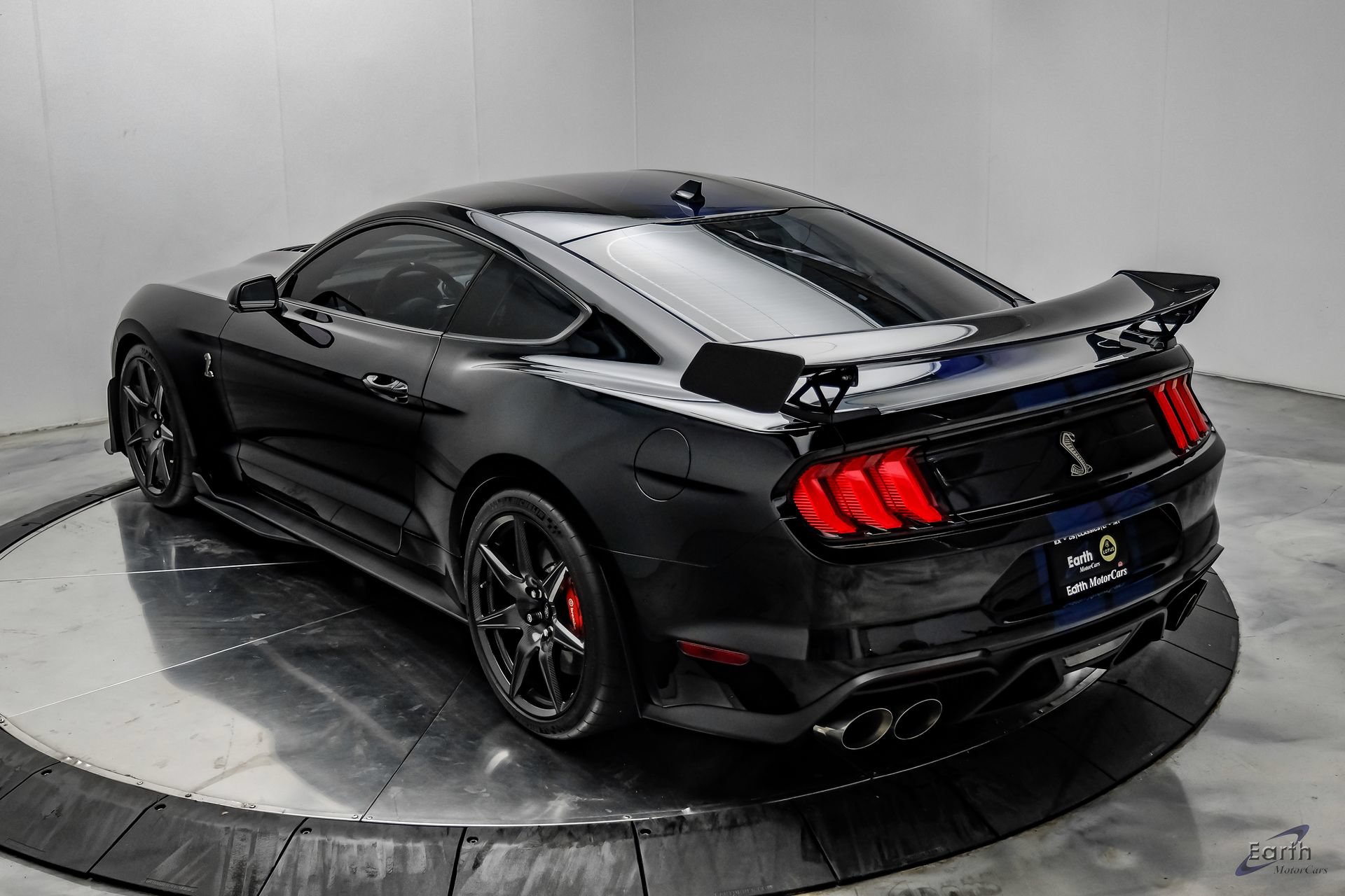Used 2021 Ford Mustang Shelby GT500 w/ Carbon Fiber Track Pack RWD image 14