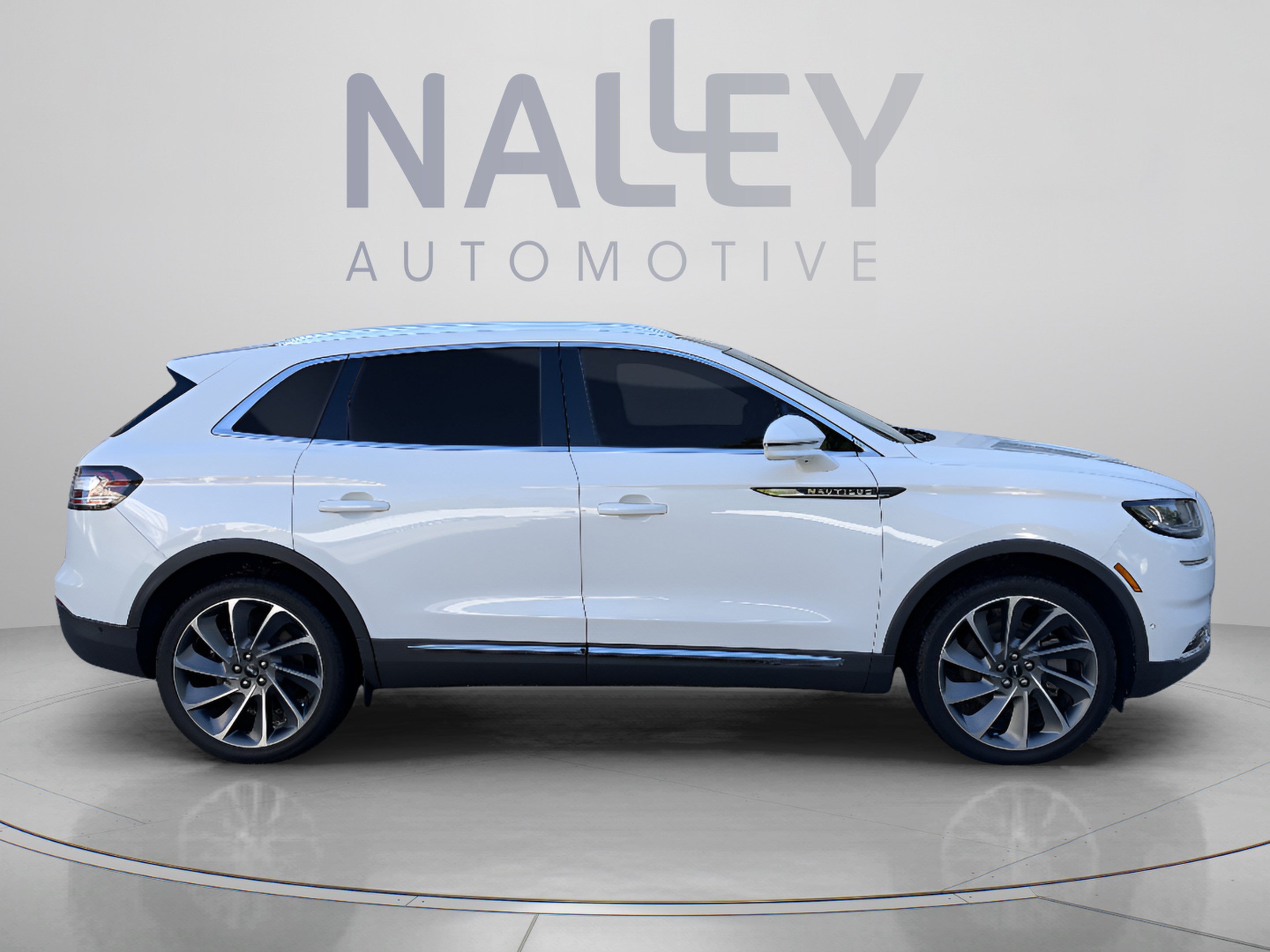 Used 2021 Lincoln Nautilus Reserve w/ Equipment Group 202A AWD/4WD image 4