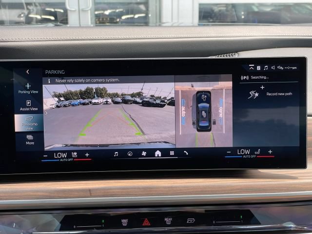 Used 2025 BMW 740i xDrive AWD/4WD image 34