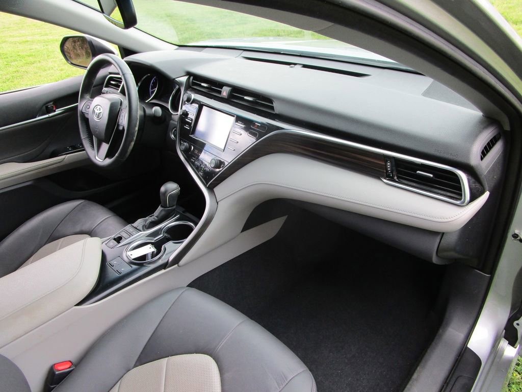 Used 2018 Toyota Camry XLE image 23