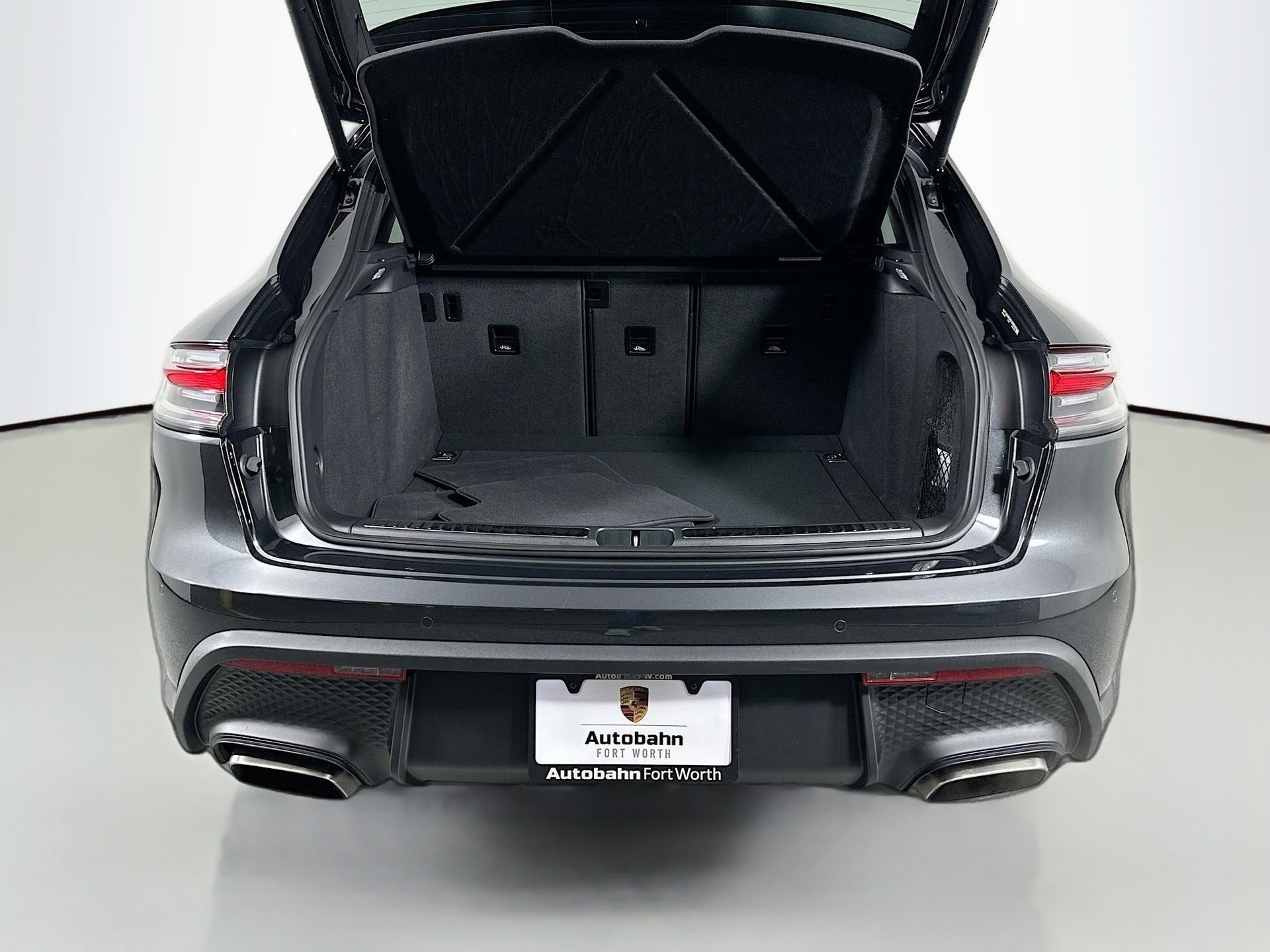 Certified 2025 Porsche Macan image 35
