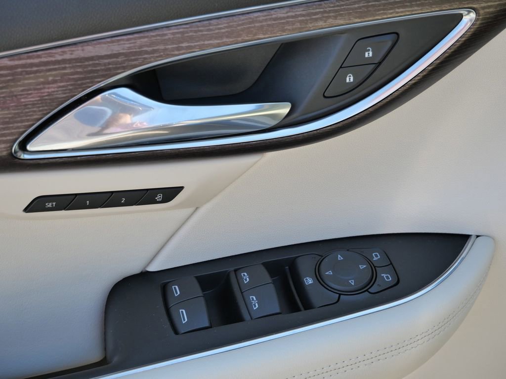 Used 2022 Buick Envision Avenir w/ Technology Package II AWD/4WD image 36