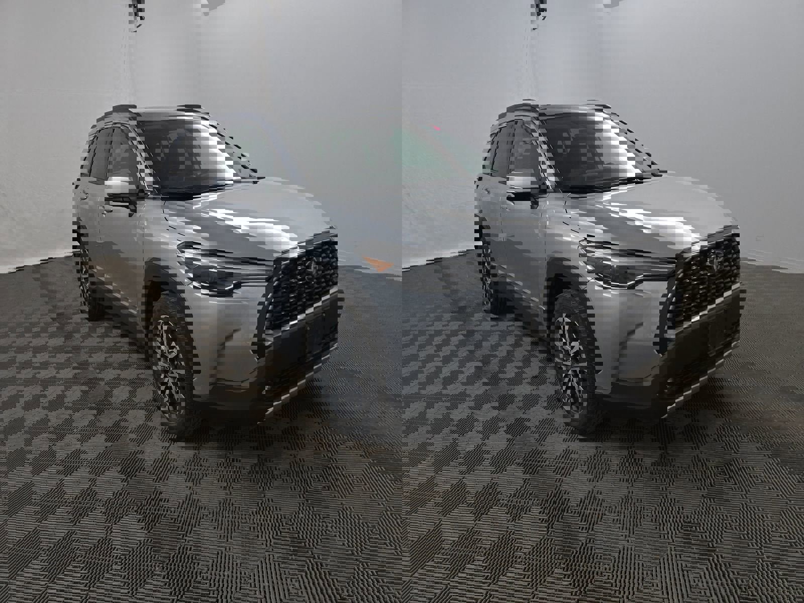 Used 2022 Toyota Corolla Cross XLE w/ Convenience Package image 4