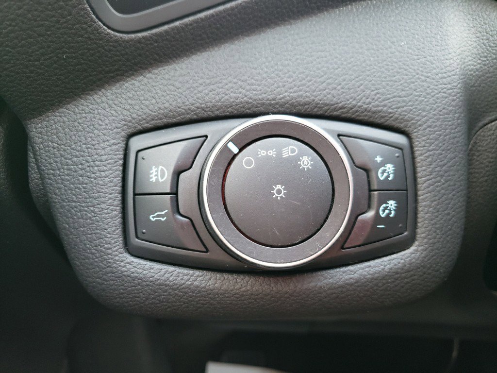 Used 2017 Ford Escape SE image 30