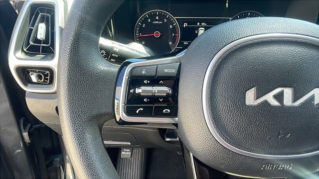 Used 2023 Kia Sorento LX FWD image 23